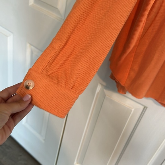 Women’s orange button down shirt size large - Picture 2 of 4